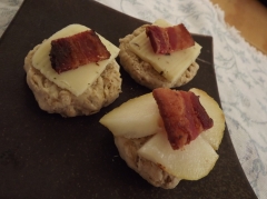 Shire Oatcakes with cheese, pear and bacon